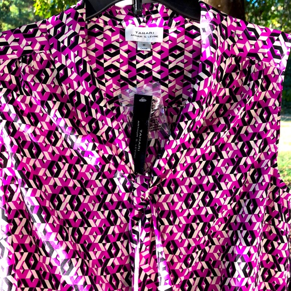 🌷Blouse by Tahari 🌷 - Picture 5 of 9